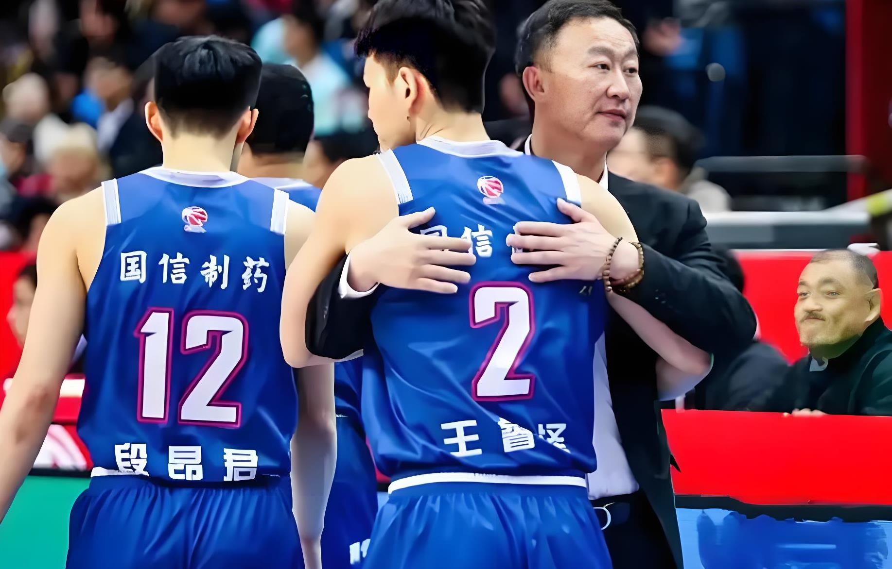 青岛男篮客场失利，球员调整态度的简单介绍