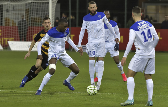 包含里昂前锋状态回勇，助力球队迎来连胜的词条