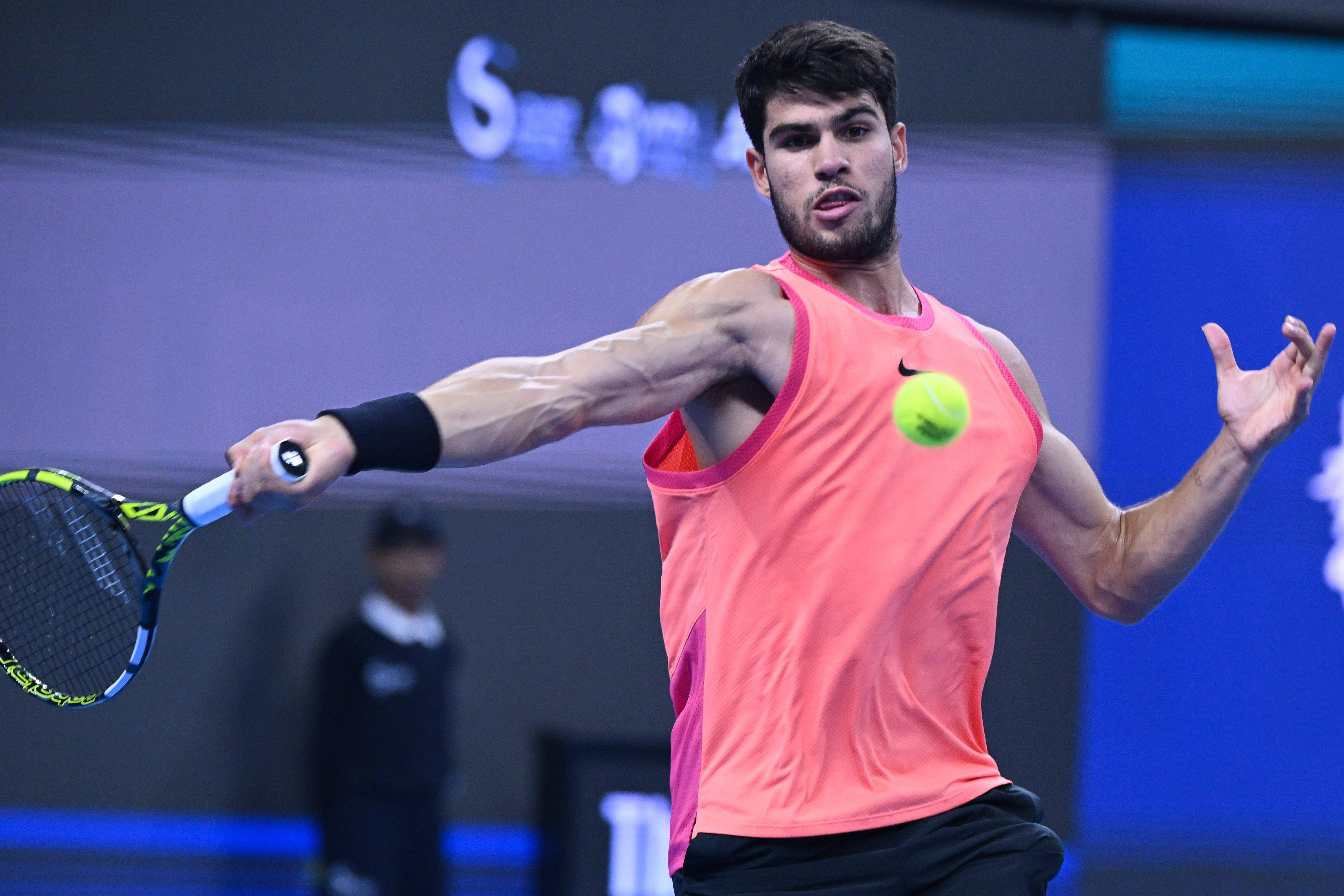 包含德国网球队轻取西班牙网球队，阿尔卡拉斯打破历史纪录的词条