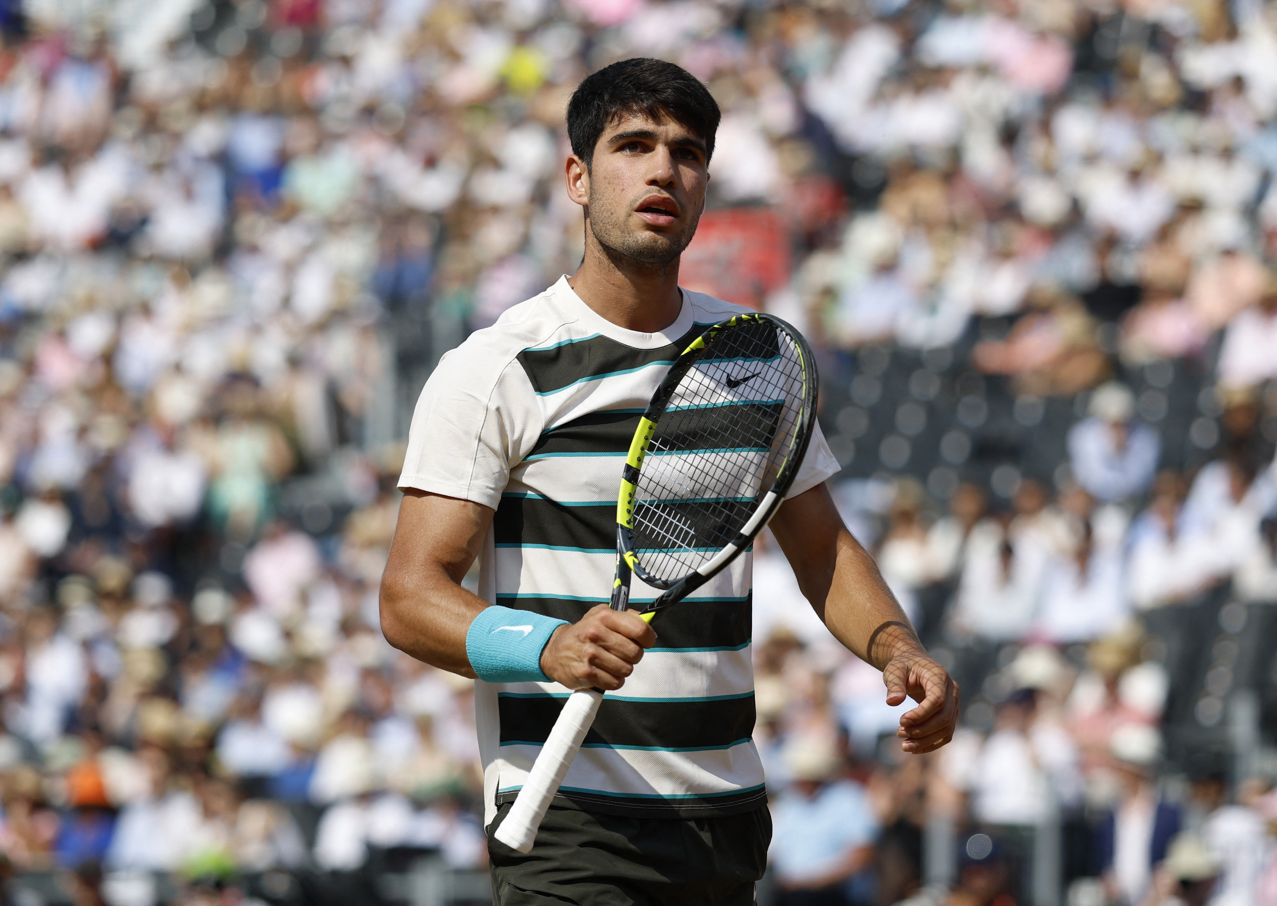 包含德国网球队轻取西班牙网球队，阿尔卡拉斯打破历史纪录的词条