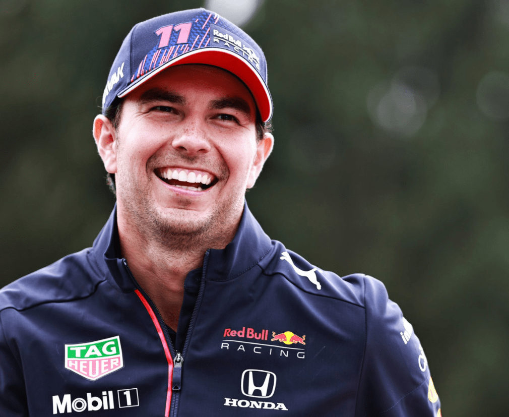 包含雷诺车队鏖战红牛车队，佩雷兹惊艳四座的词条